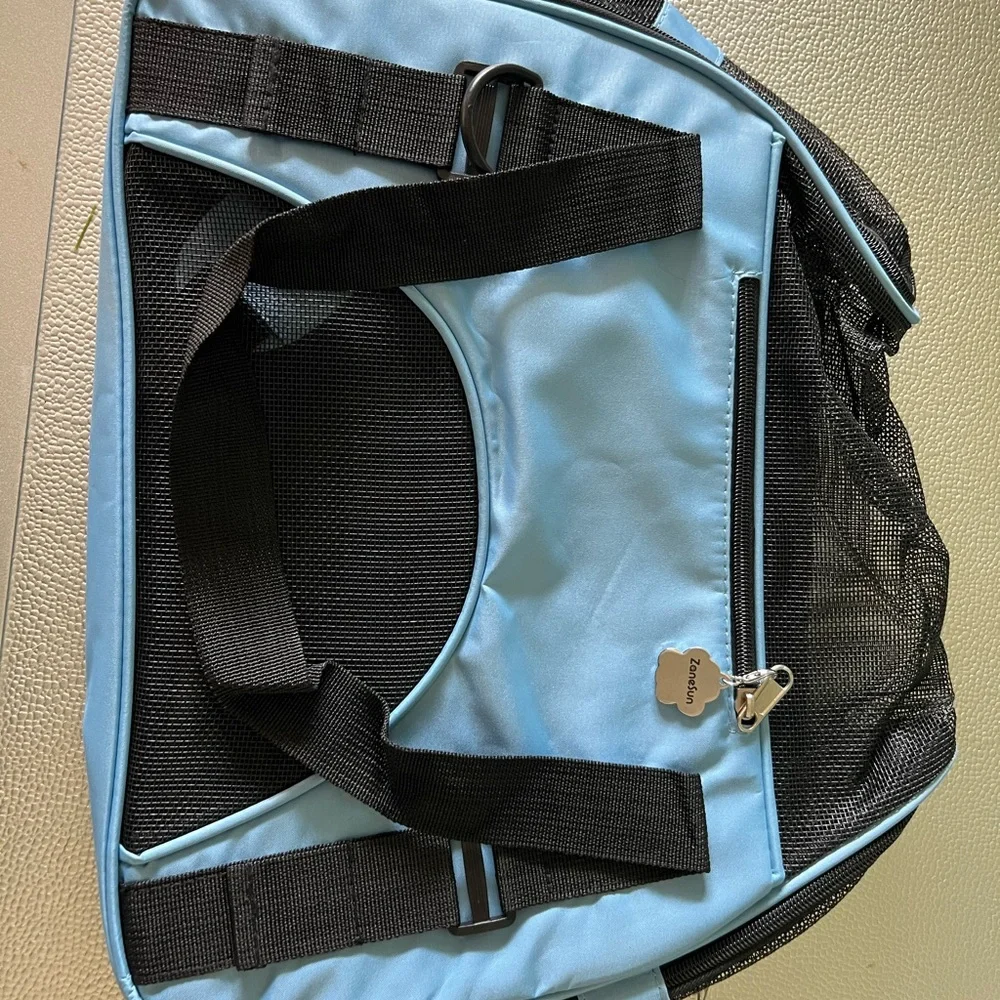 Dog/cat carrier blue. New. Size: S-M